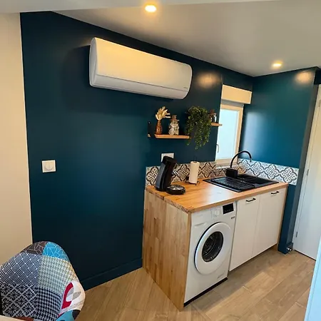 Cosy Avec Balcon 아파트